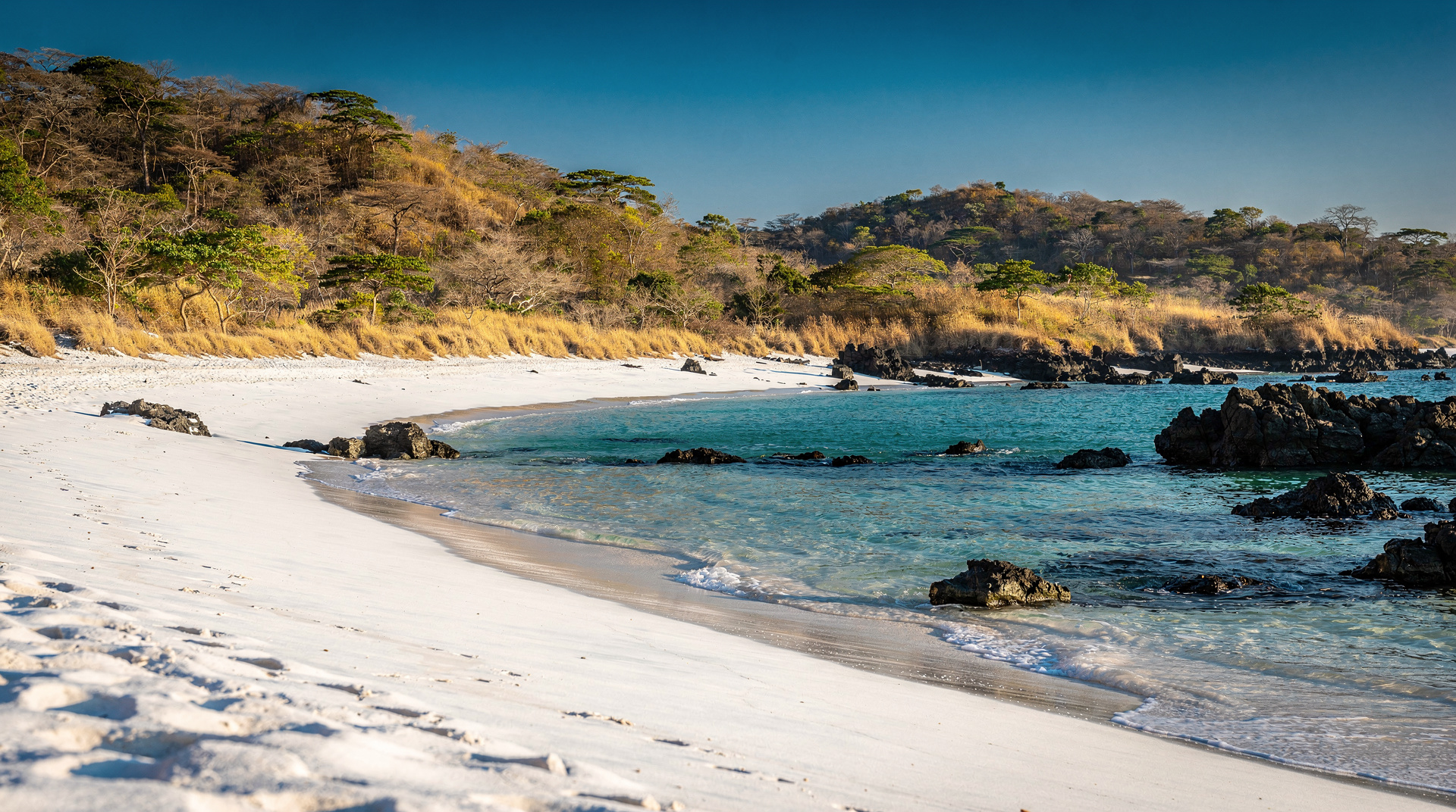 Playa Hermosa Guanacaste — the calm bay that families keep choosing