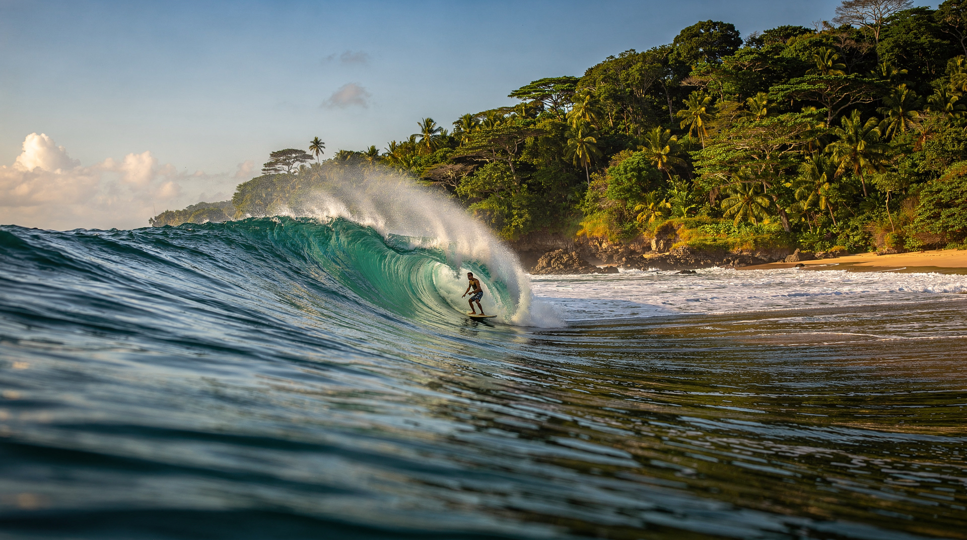 Pavones: chasing the world's longest left-hand wave