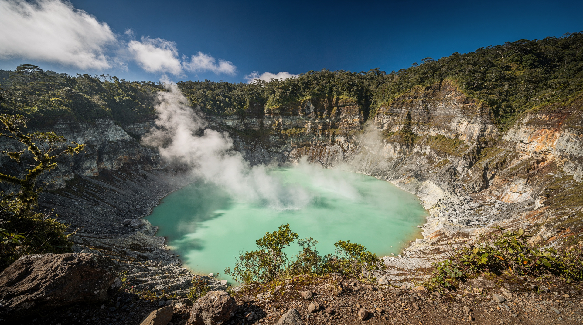 Poás Volcano National Park: crater reservations, La Paz Waterfall, and visitor tips